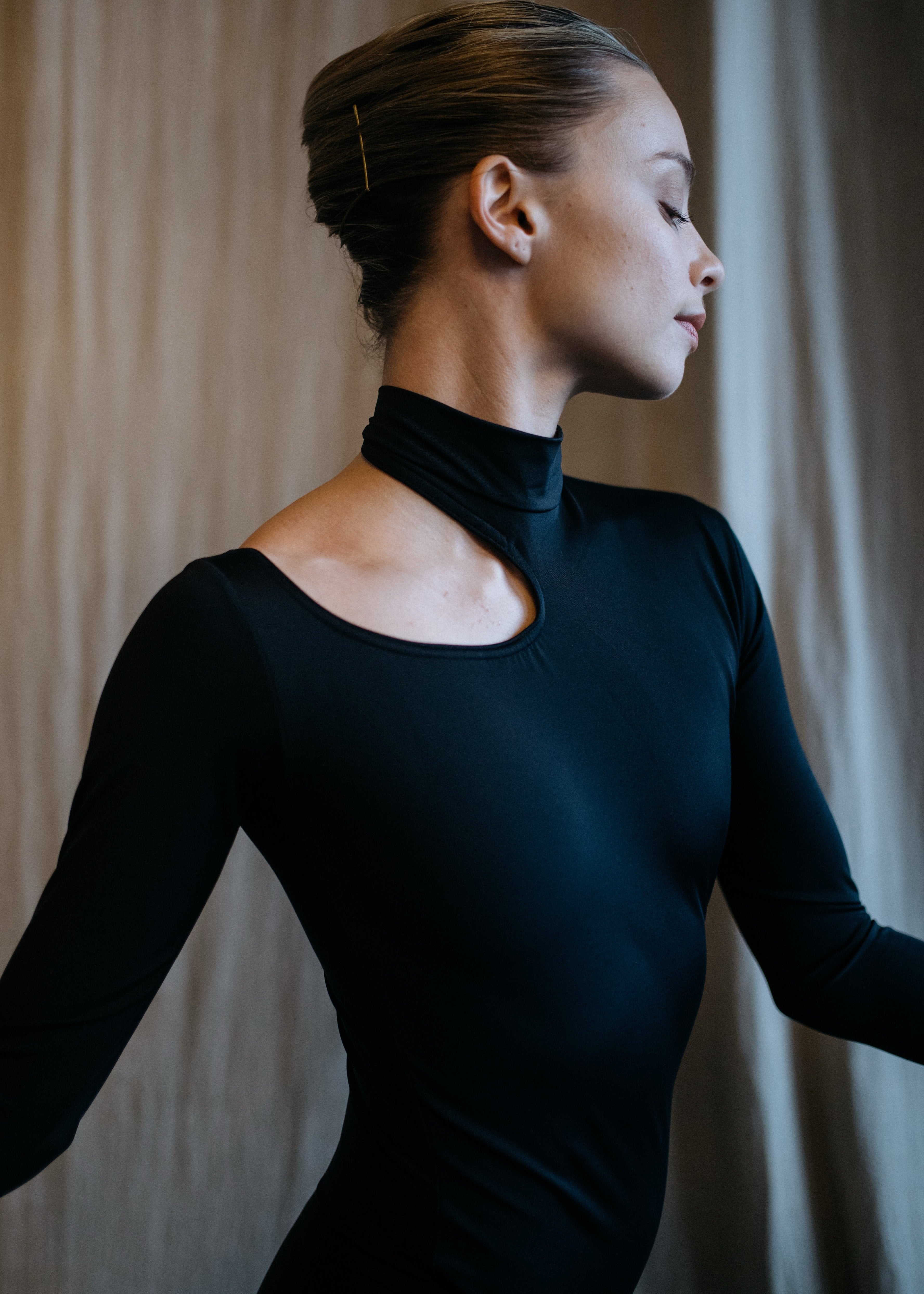 Jo Leotard - Cutout Shoulder Long Sleeve Leotard black front